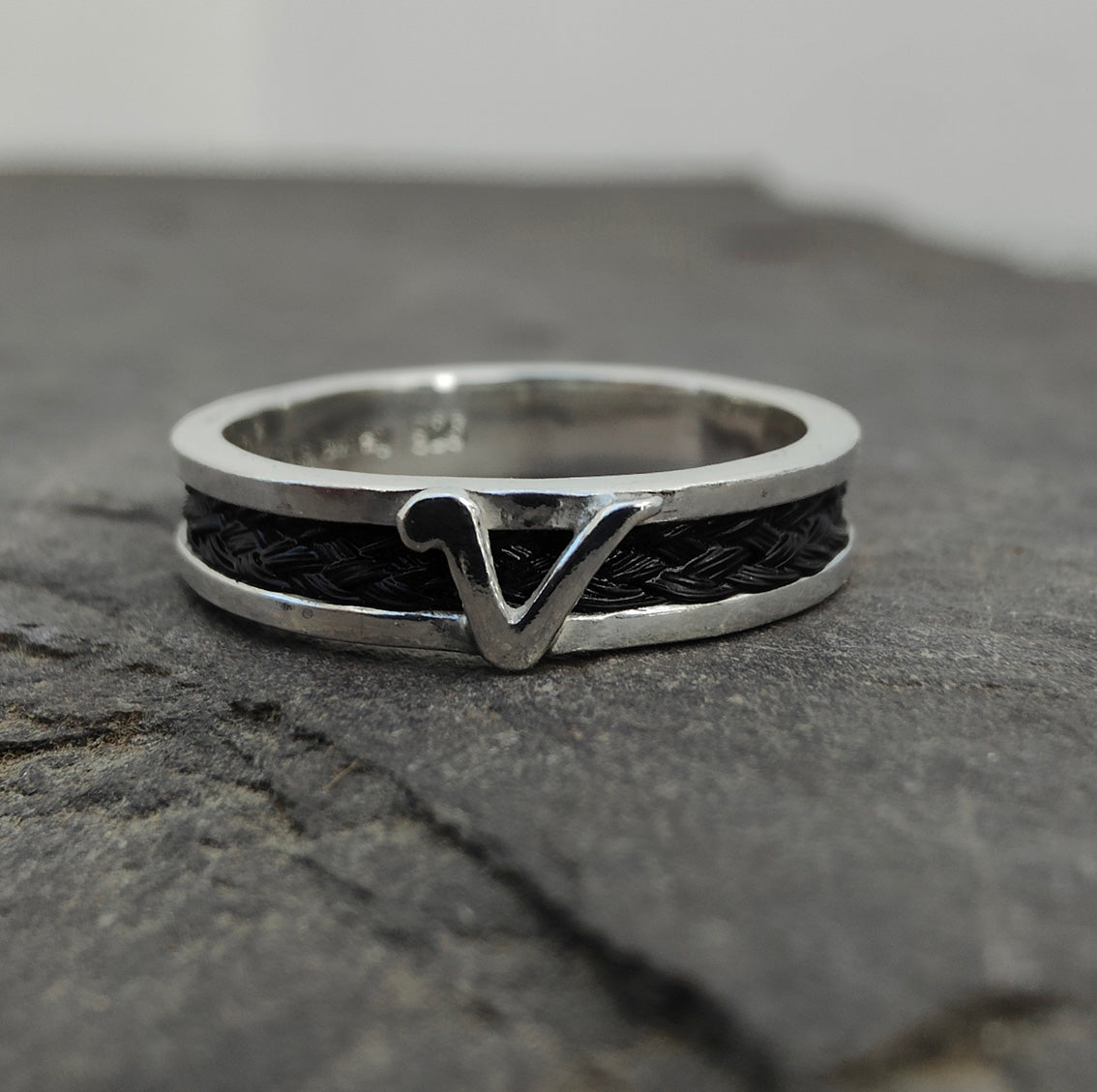 Gift Box Symbol Ring